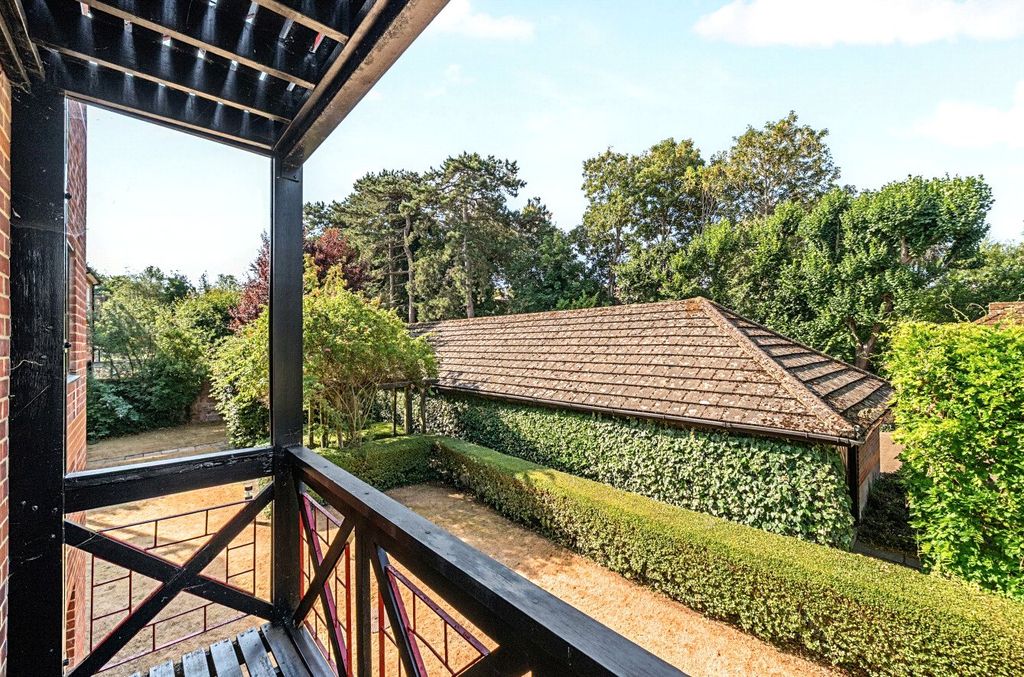 Property photo 3 of 24 Balcony
