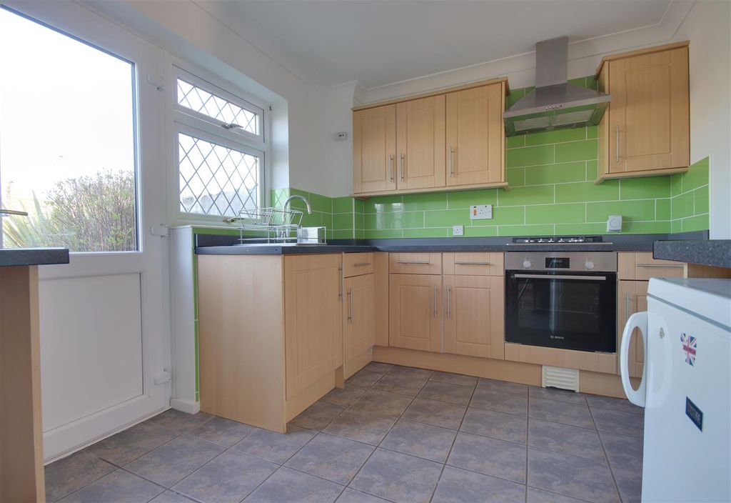 Property photo 3 of 12 Kitchen 3.Jpg