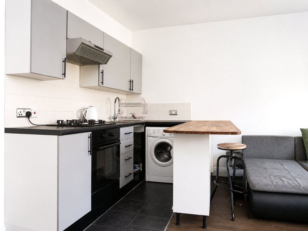 Property photo 2 of 10 Reception/Kitchen