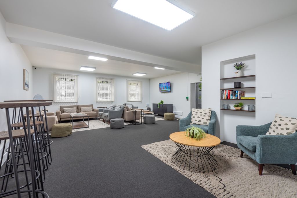 Property photo 3 of 9 Photo 8