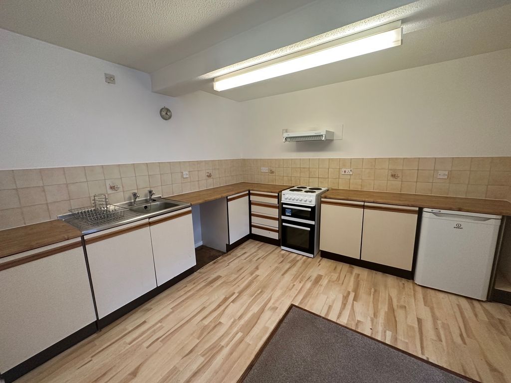 Property photo 3 of 6 Kitchen