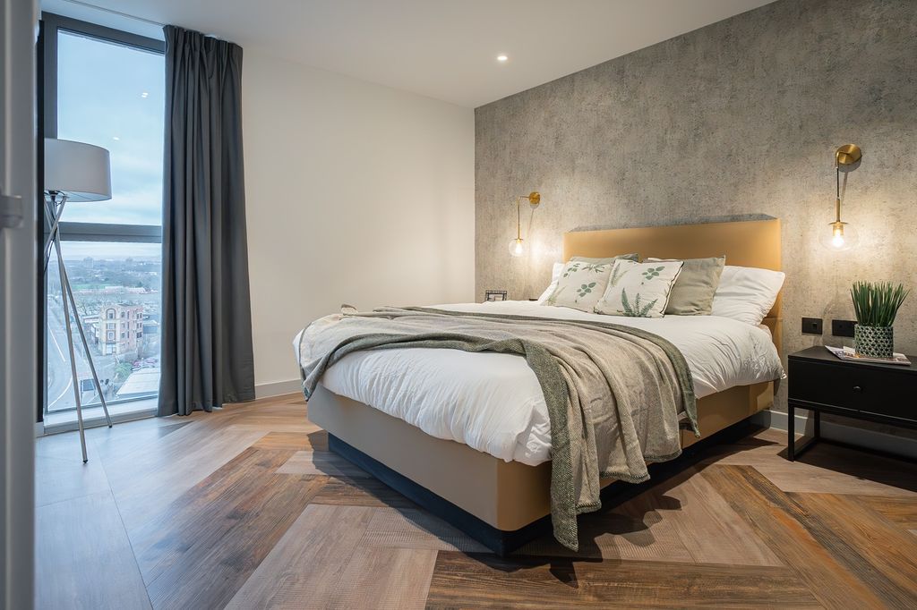 Property photo 1 of 8 A Spacious And Stylish Large Double Bedroom With m...