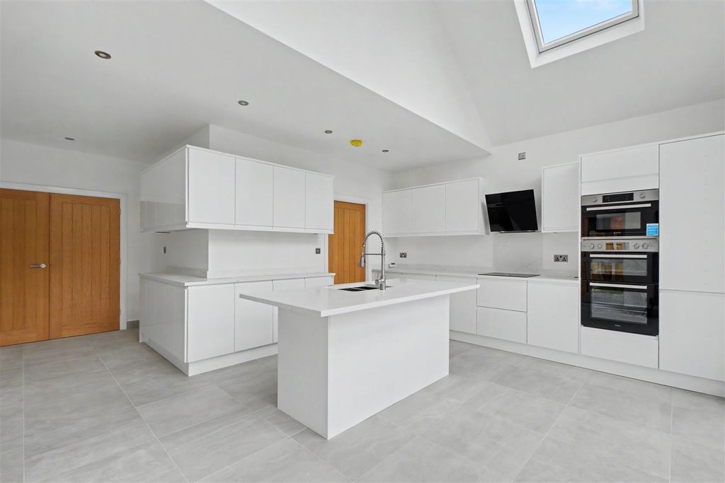 Property photo 2 of 32 Kitchen Diner_3.Jpeg