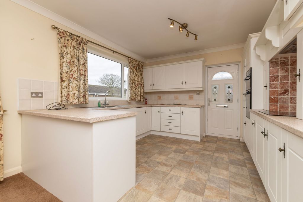 Property photo 3 of 24