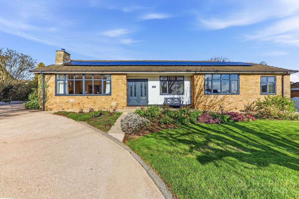 Property photo 2 of 31