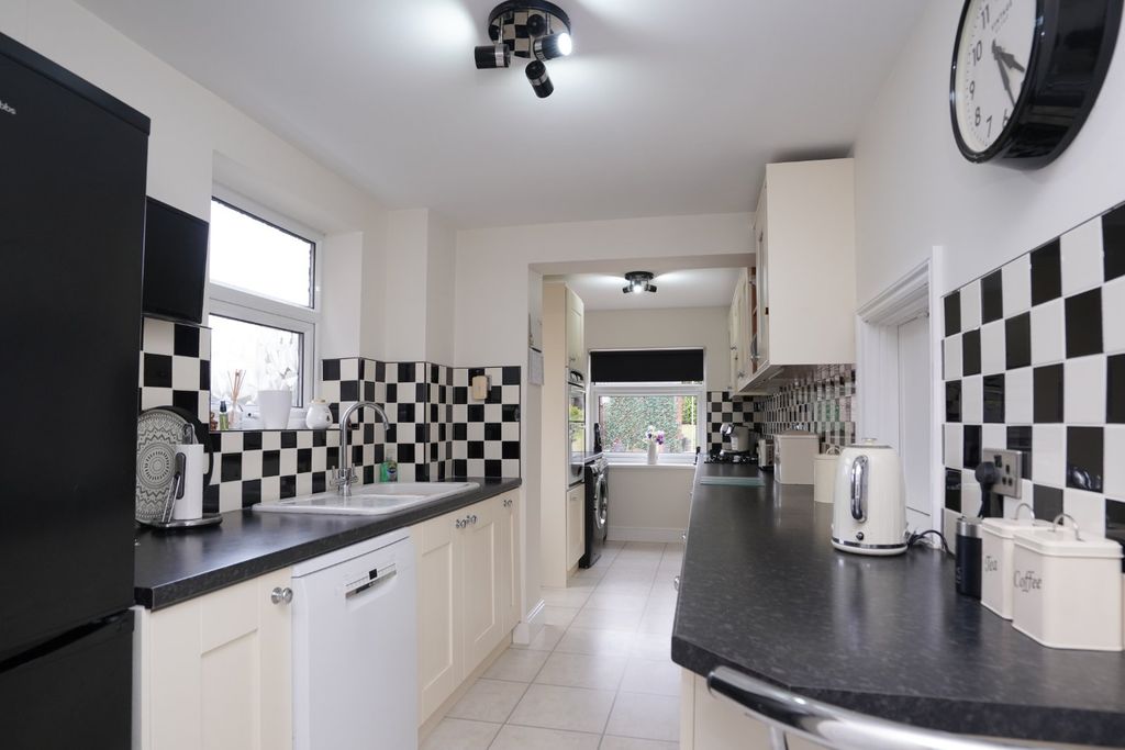 Property photo 3 of 24 Kitchen