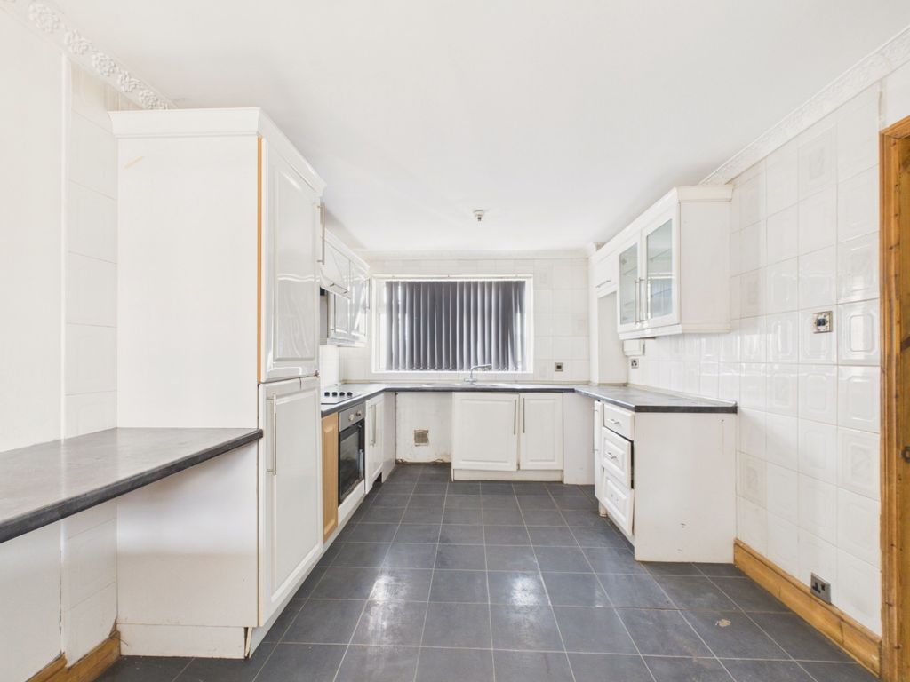 Property photo 2 of 11 5293044