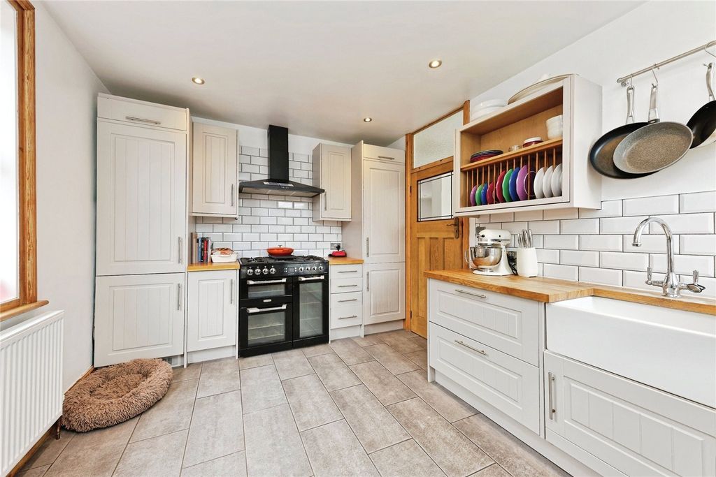 Property photo 2 of 17 Picture No. 01
