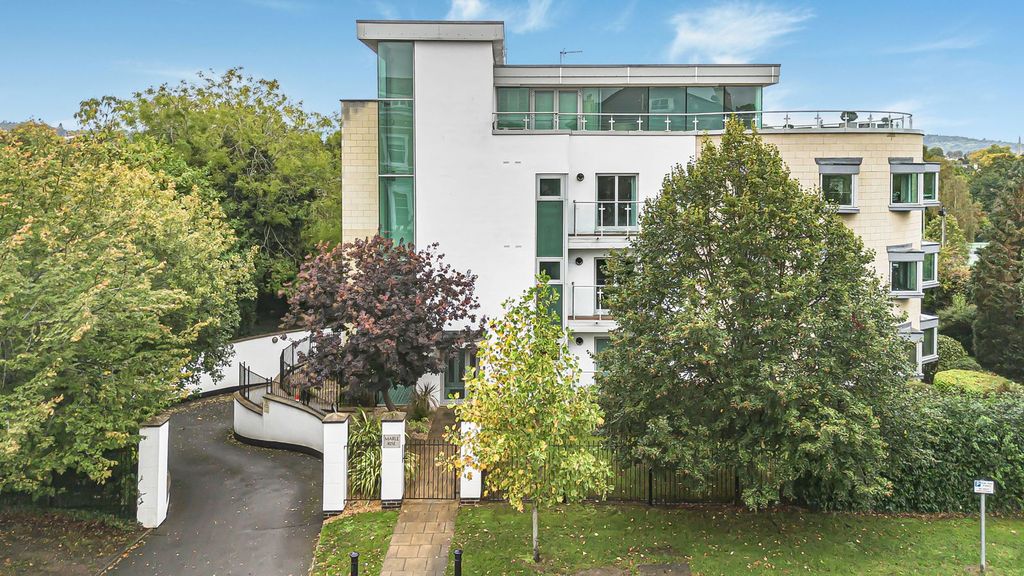 Property photo 2 of 22