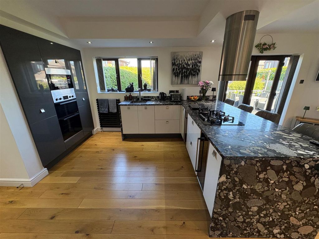 Property photo 3 of 38