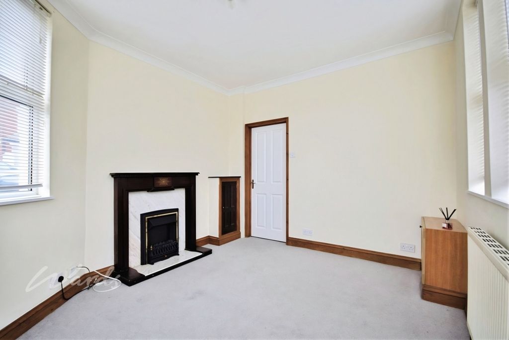 Property photo 2 of 7 Aa46E1E8-2