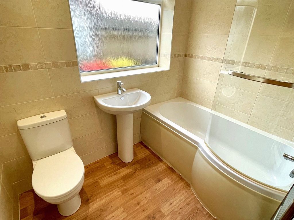 Property photo 2 of 11 Bathroom