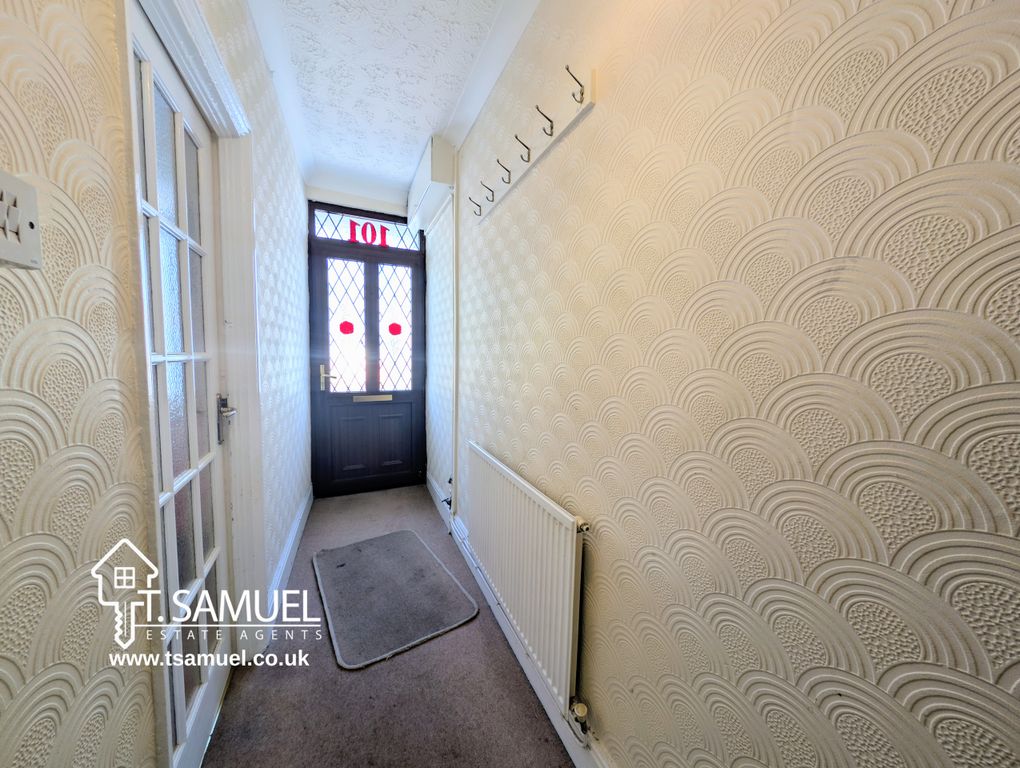 Property photo 2 of 21 Hallway