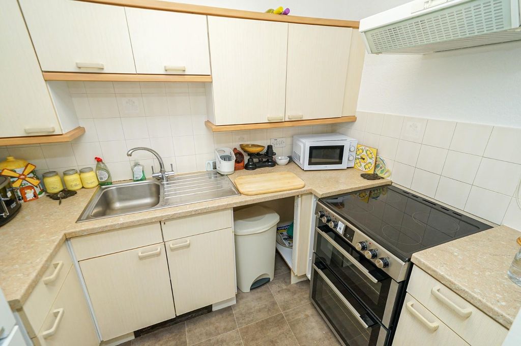 Property photo 3 of 12