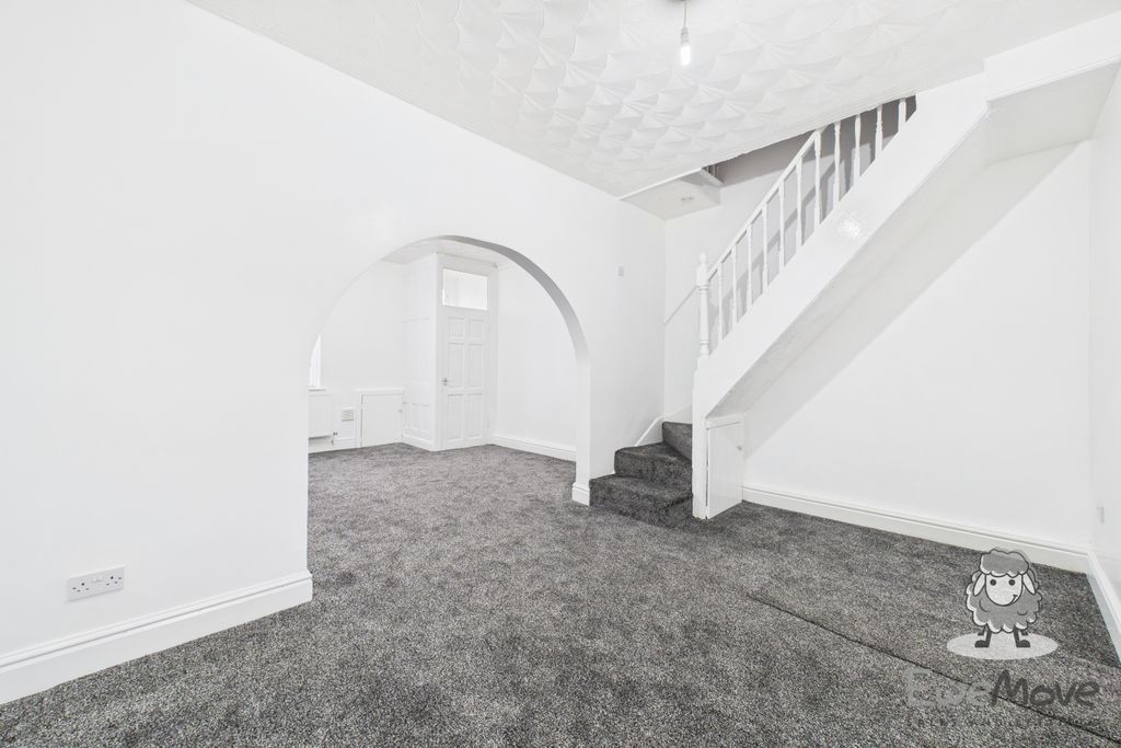 Property photo 3 of 12 Ewemove - Bruce Street 3