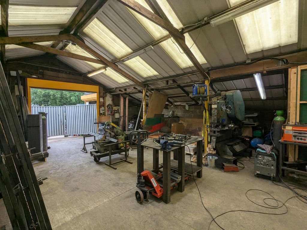 Property photo 3 of 7 1000006163.Jpg