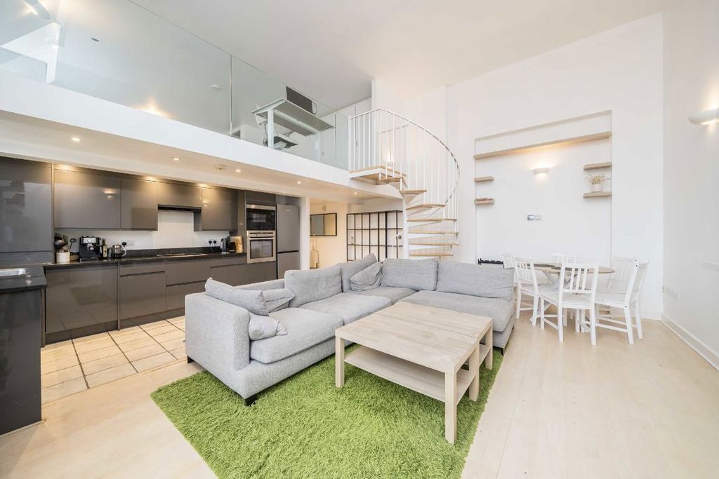 Property photo 2 of 8