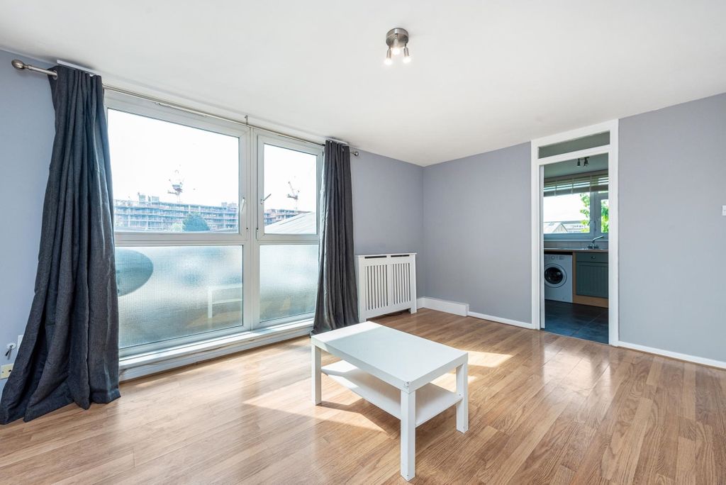 Property photo 3 of 8 Reception