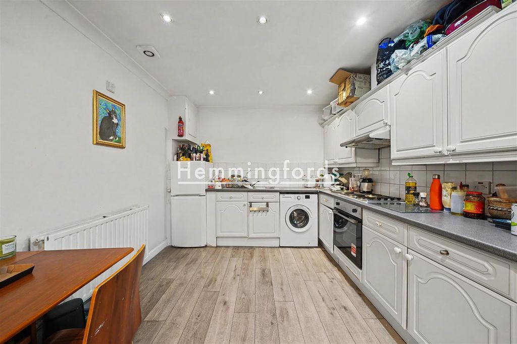 Property photo 3 of 15 Evering Road N16-8.Jpg