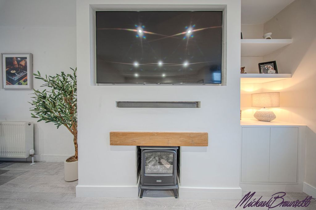 Property photo 2 of 26