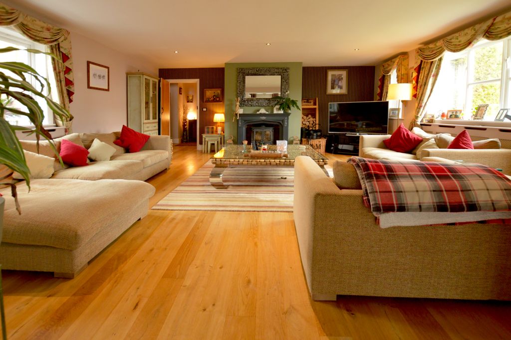 Property photo 2 of 40