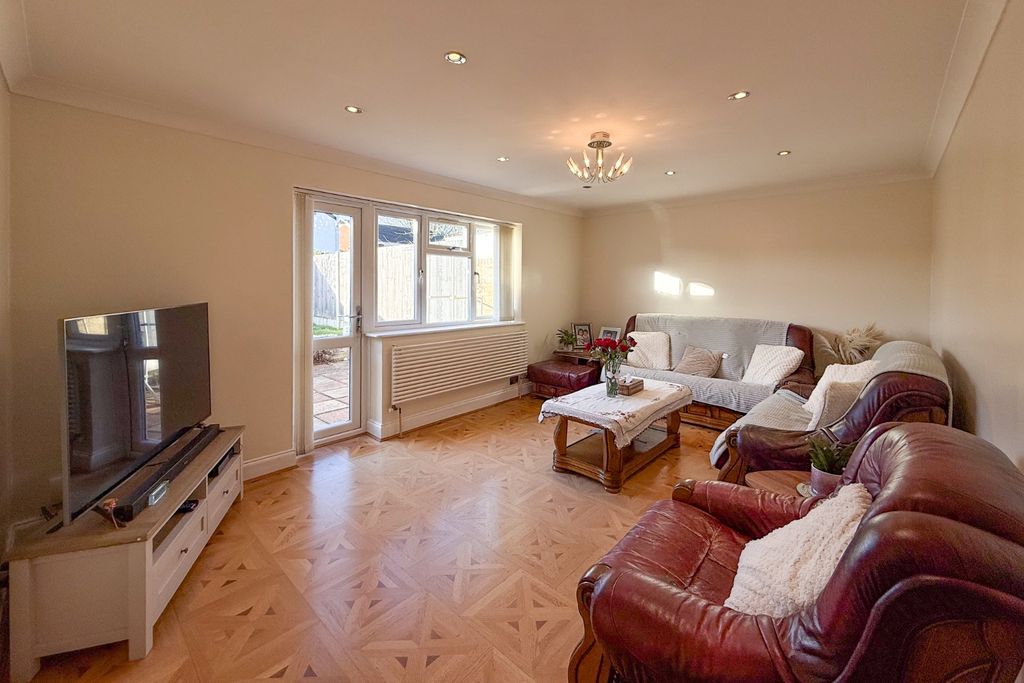 Property photo 2 of 16 3934374