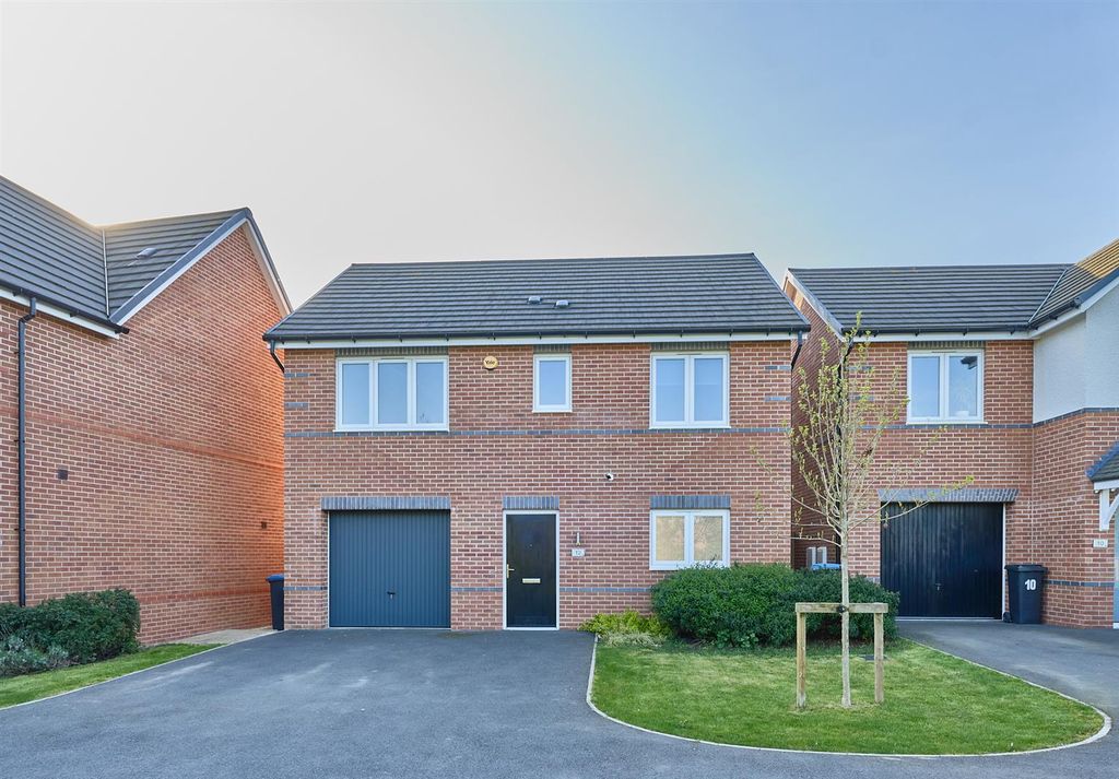 Property photo 2 of 16 Milbanke Cl Earl Shilton.Jpg