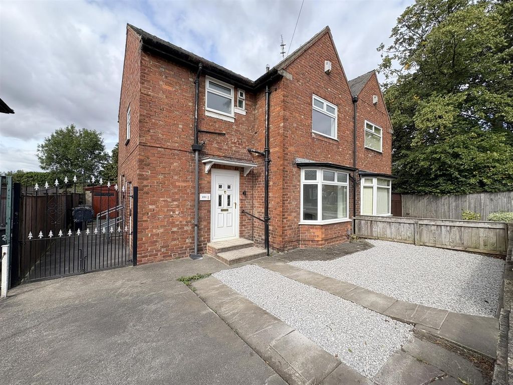 Property photo 1 of 20 Externally