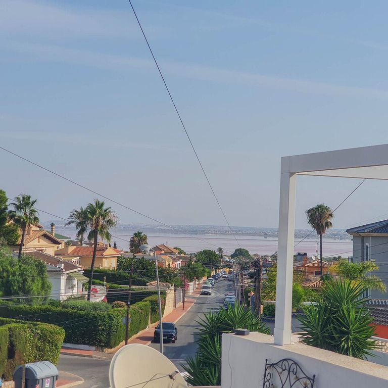 Property photo 2 of 25