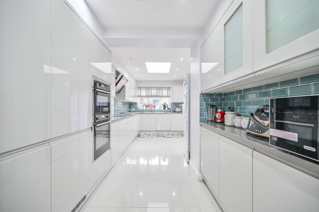 Property photo 1 of 18