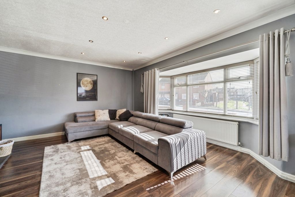 Property photo 2 of 17 Pbox-Img.Jpg