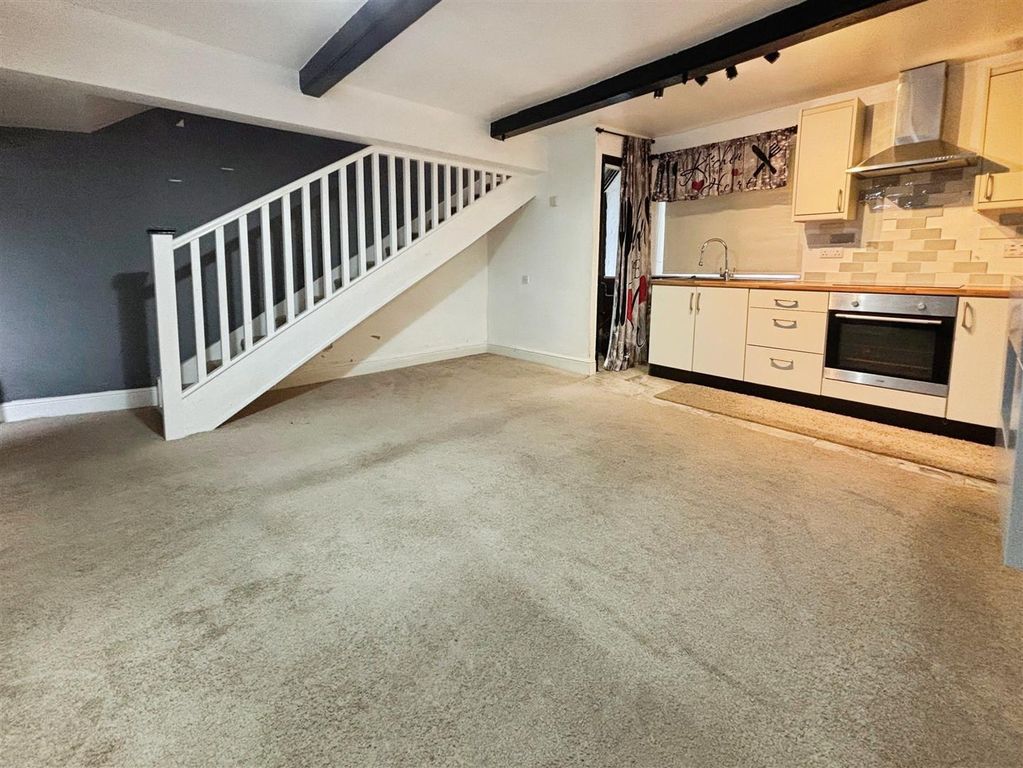 Property photo 2 of 10 Lounge Kitchen