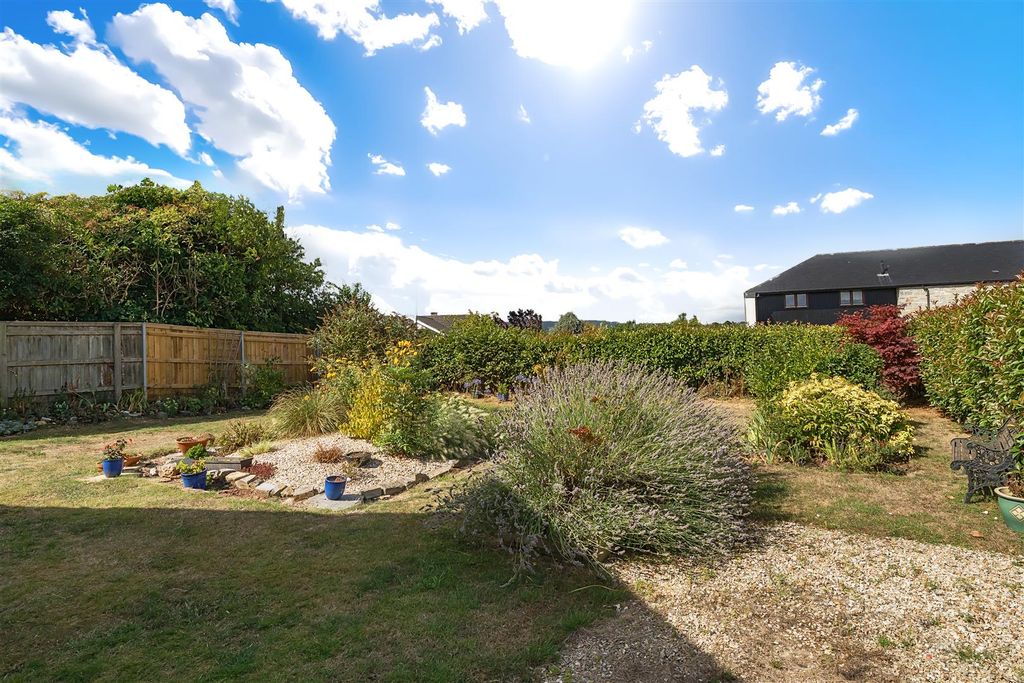 Property photo 2 of 15 Garden