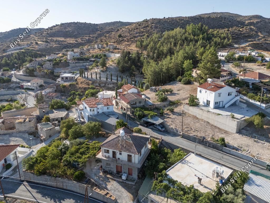 Property photo 2 of 12