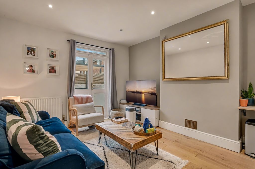 Property photo 2 of 15 4627712