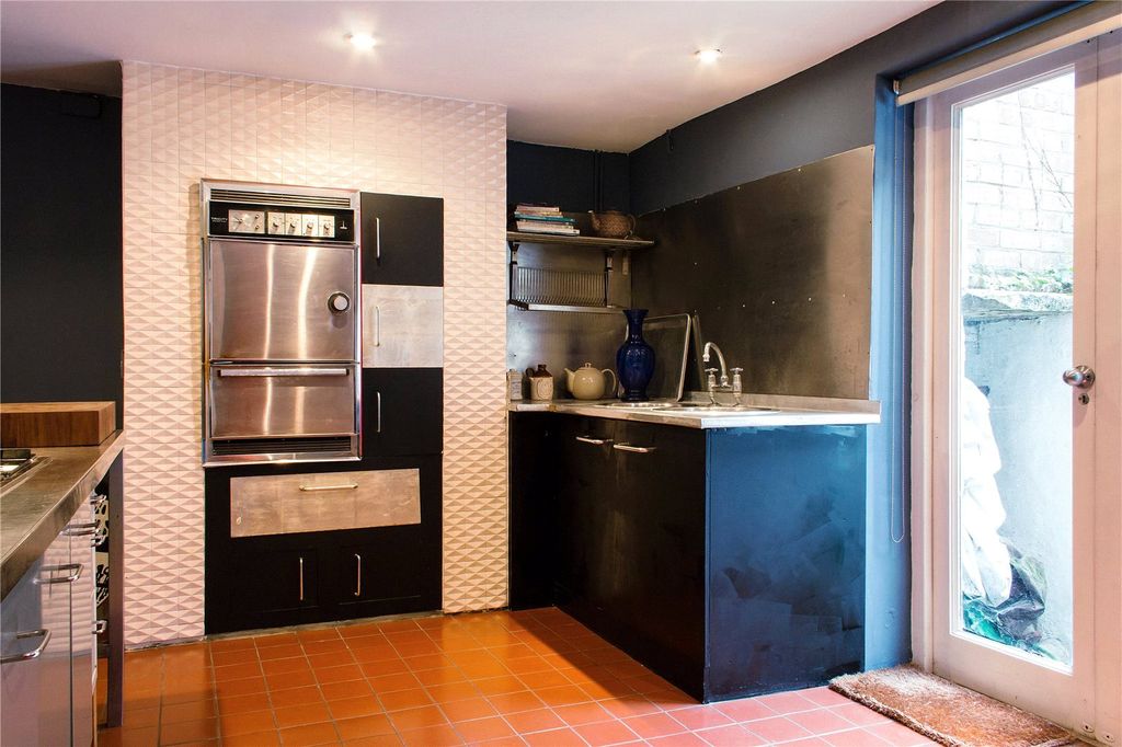 Property photo 3 of 13 Kitchen