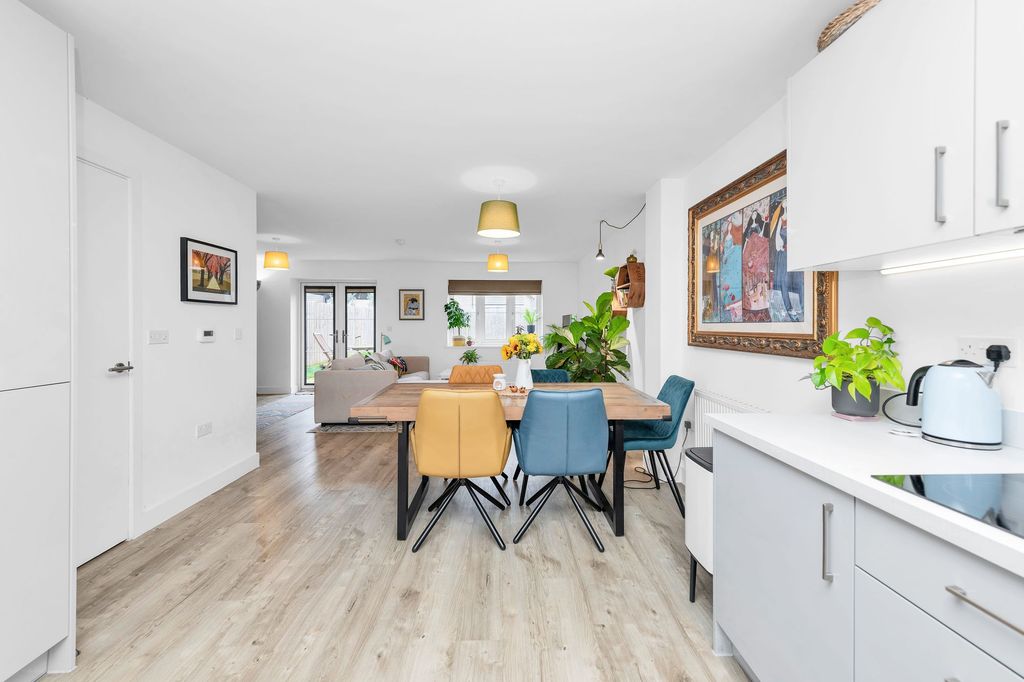 Property photo 2 of 26