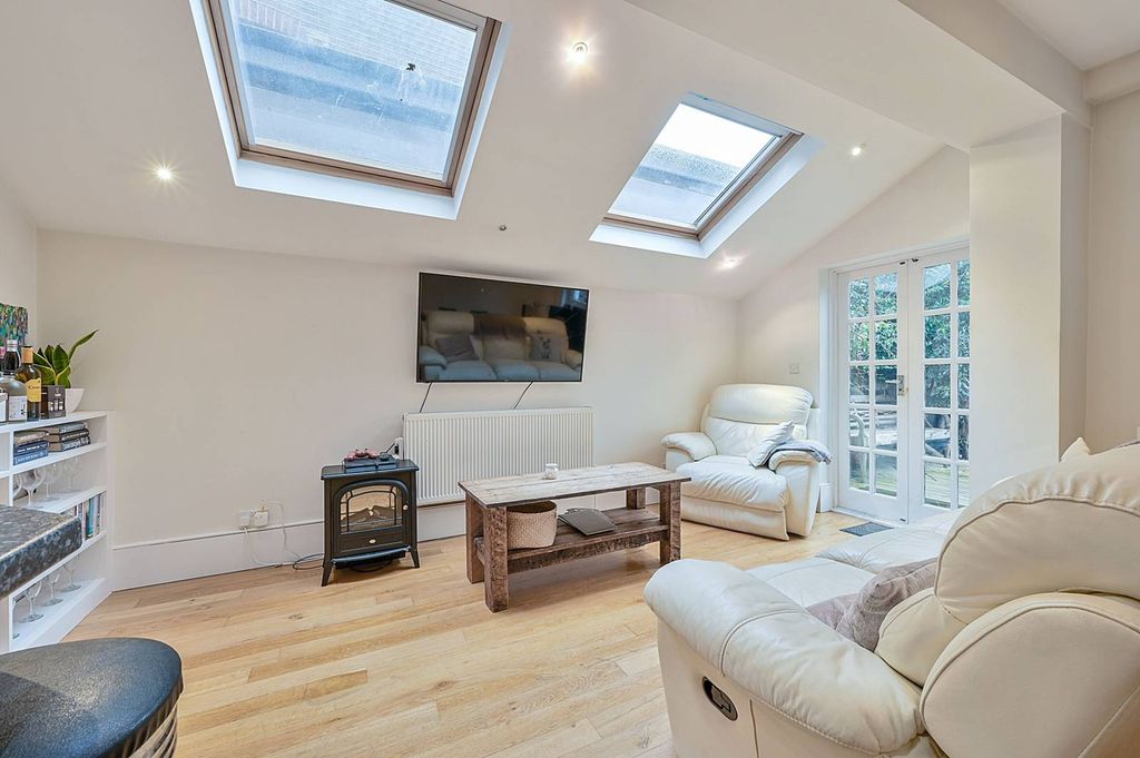 Property photo 2 of 18