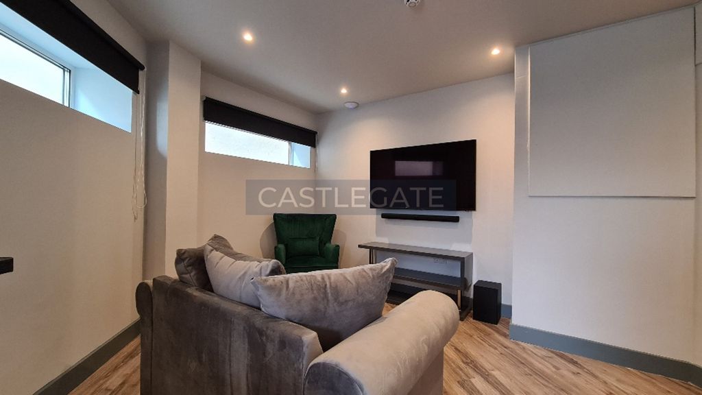 Property photo 2 of 9 Room 81, 82 Renaissance Works, 105 New Street, Huddersfield, HD1 2At