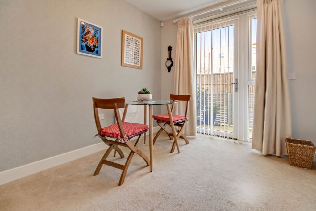 Property photo 3 of 14 Sitting Room