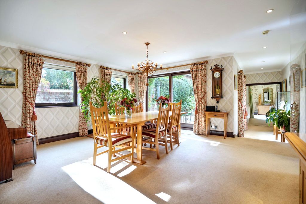 Property photo 2 of 28