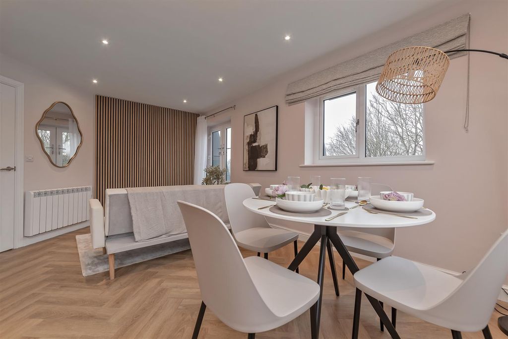 Property photo 3 of 18 2Aroyalroad_Topfloor-7.Jpg