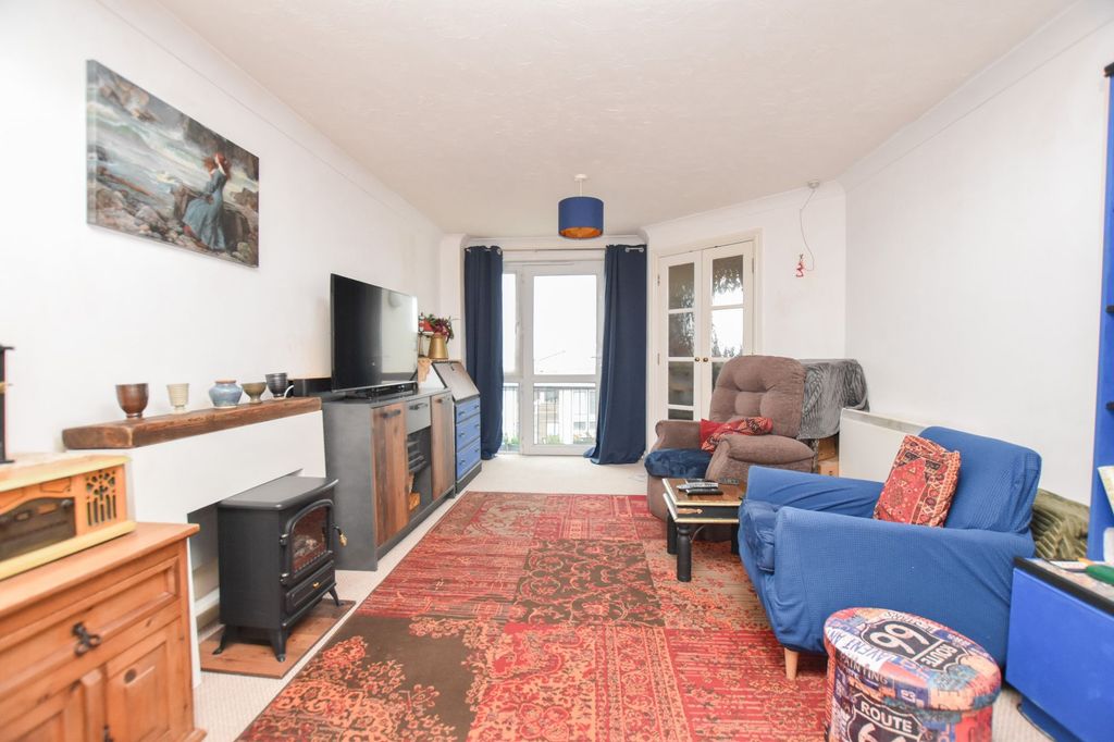 Property photo 3 of 12 Lounge