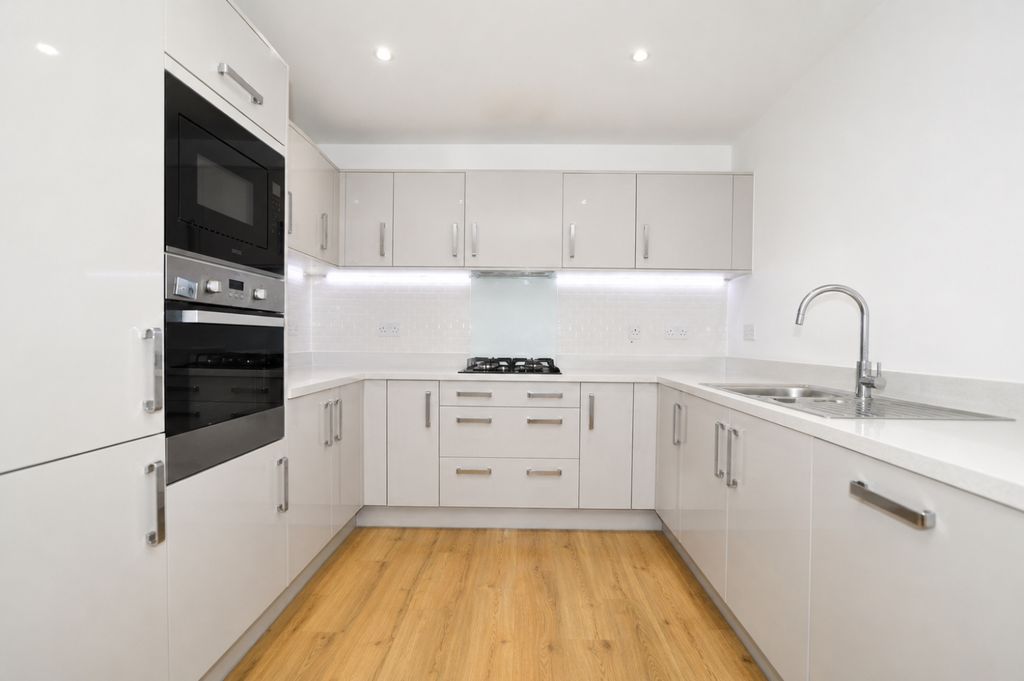 Property photo 1 of 11 Kitchen