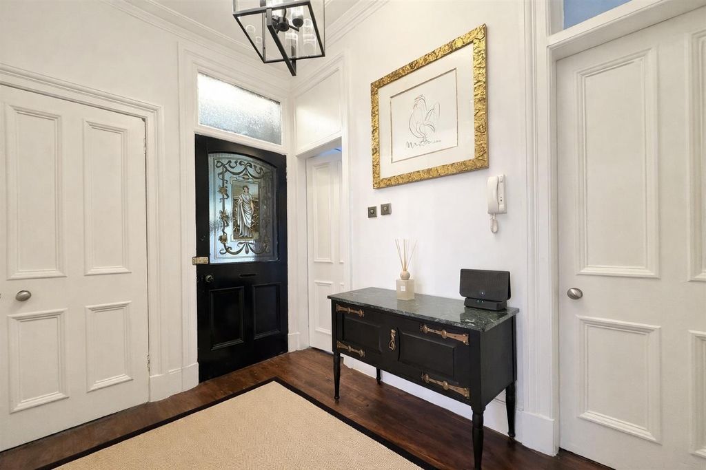 Property photo 2 of 16 Entrance