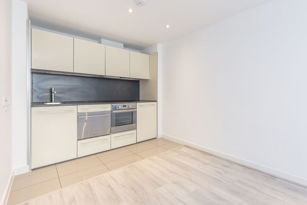 Property photo 2 of 10 17-Keyland-House-07