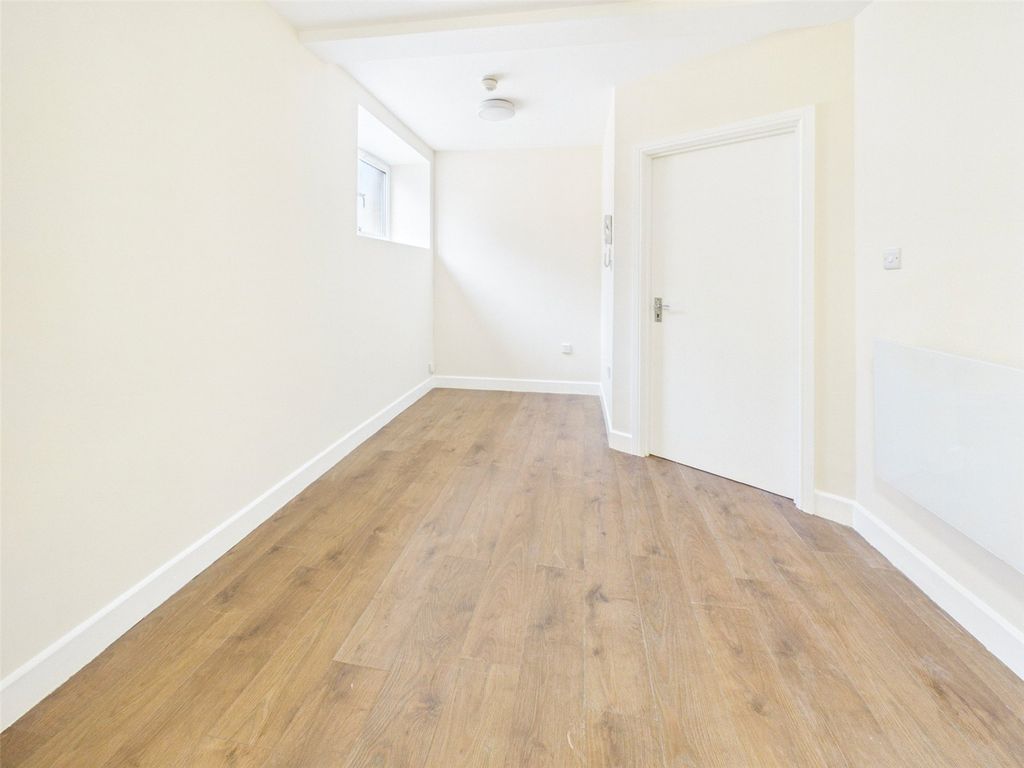 Property photo 3 of 7 Picture No. 08