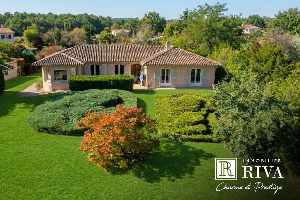 Property photo 1 of 16 House Near Town/School - 161 m² - 4 Bedrooms