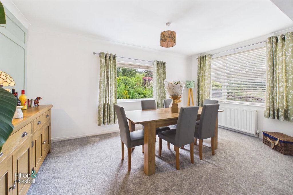 Property photo 3 of 32 Lea Hurst