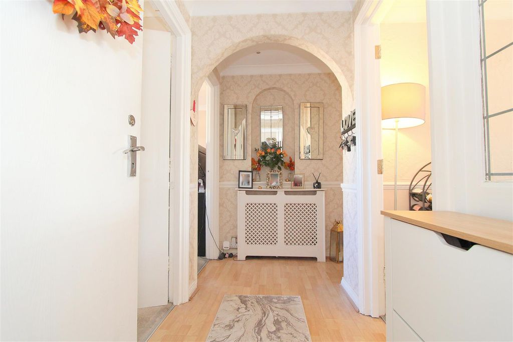 Property photo 3 of 13 Hall A.Jpg